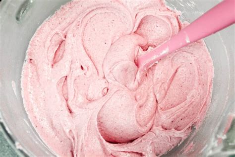 raspberry-frosting-recipe-made-with-real-raspberries image