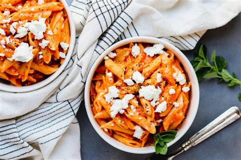 roasted-red-pepper-goat-cheese-pasta-for-the-love image