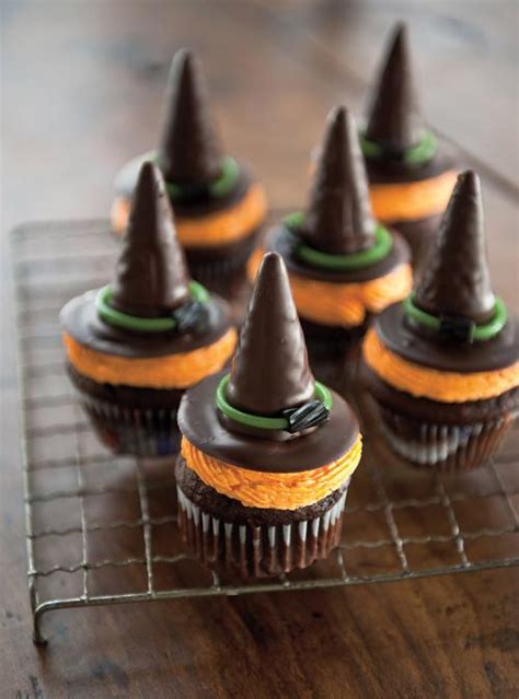 witch-hat-cupcakes-ricardo image