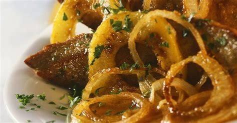 fried-liver-with-onions-and-apples-recipe-eat-smarter image