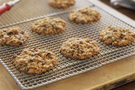 grandmas-old-fashioned-oatmeal-raisin-cookies image