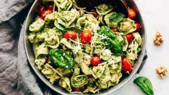 15-minute-spinach-walnut-pesto-tortellini-salad image