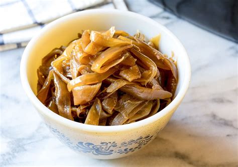 how-to-make-slow-cooker-caramelized-onions-the image