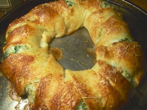 spinach-and-artichoke-wreathpampered-chef-copycat image