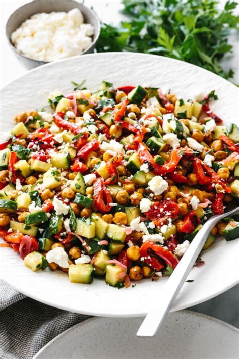 roasted-red-pepper-and-chickpea-salad image