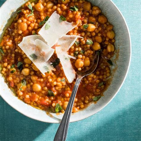 israeli-couscous-with-tomatoes-and-chickpeas-cooks image