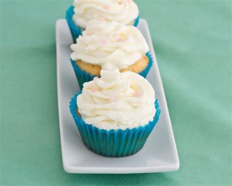 vanilla-cupcakes-magnolia-bakery-recipe-kirbies image