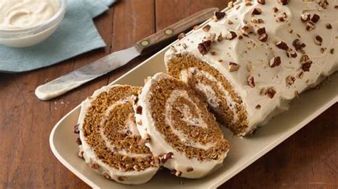 how-to-make-spiced-pumpkin-praline-roll-video image
