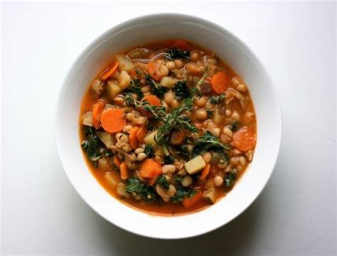 tuscan-white-bean-spinach-soup image