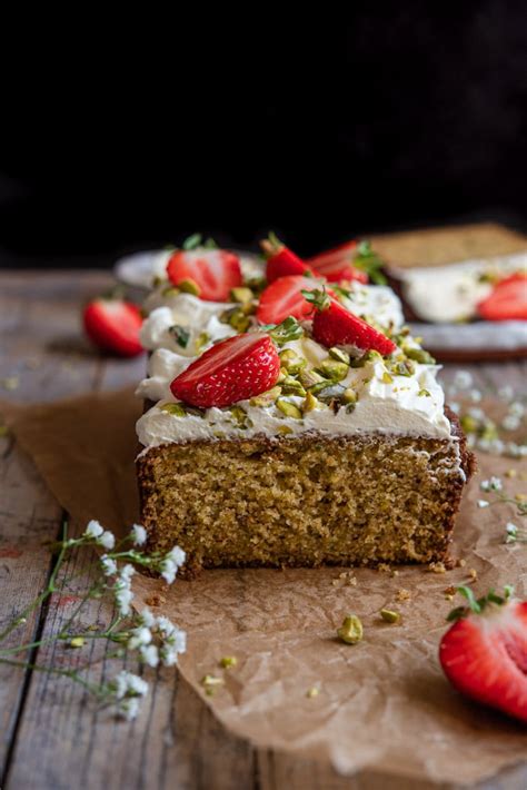 pistachio-cake-with-strawberries-cream-inside-the image
