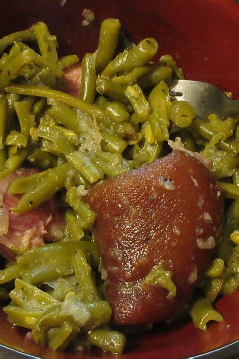 southern-green-beans-with-ham-hocks-yum-to-the-tum image