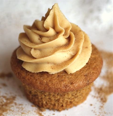 vegan-maple-cupcakes-with-pure-maple-buttercream image