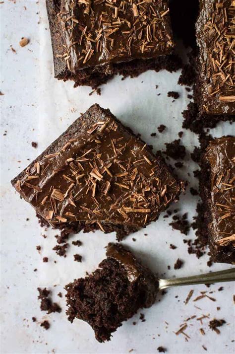 vegan-beetroot-chocolate-cake-with-chocolate image
