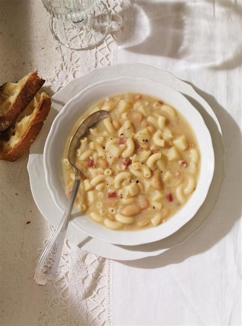 pasta-e-fagioli-macaroni-and-bean-soup-ricardo image
