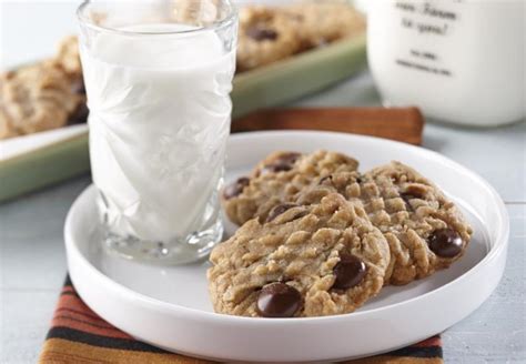 peanut-butter-oatmeal-cookies-mazola image