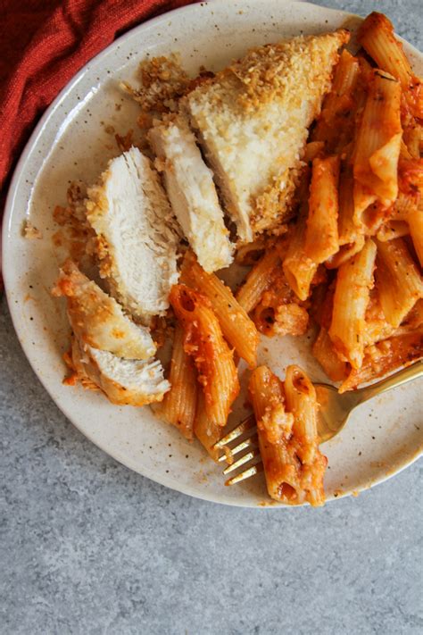 5-ingredient-baked-chicken-parmesan-pasta-sweetphi image