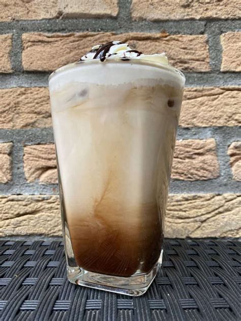 iced-mocha-latte-an-easy-5-minute-recipe-to-try-in-2022 image