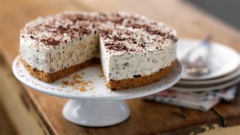 irish-cream-and-chocolate-cheesecake-recipe-bbc-food image