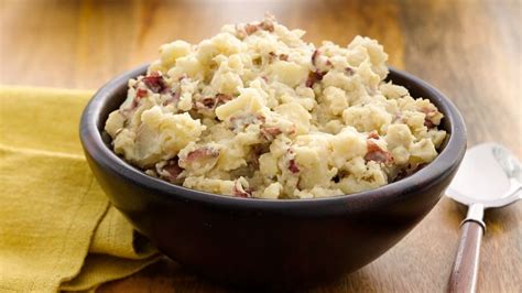 easy-slow-cooker-garlic-mashed-potatoes image