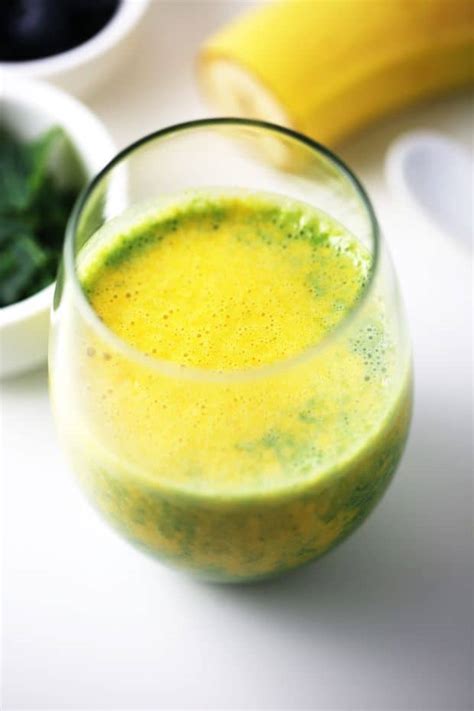 tasty-kale-banana-turmeric-smoothie-food-flavorz image