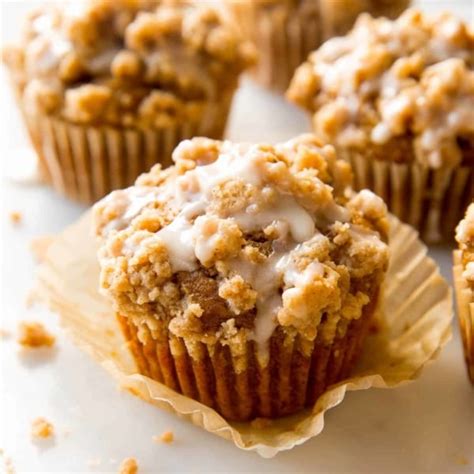 pumpkin-crumb-cake-muffins image