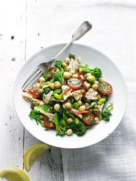 tuna-broccoli-tomatoes-and-chickpeas image