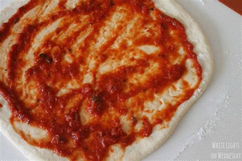 italian-sausage-caramelized-onion-pizza-bread-booze image