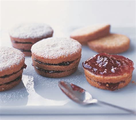 lemon-yogurt-cupcakes-with-raspberry-jam image