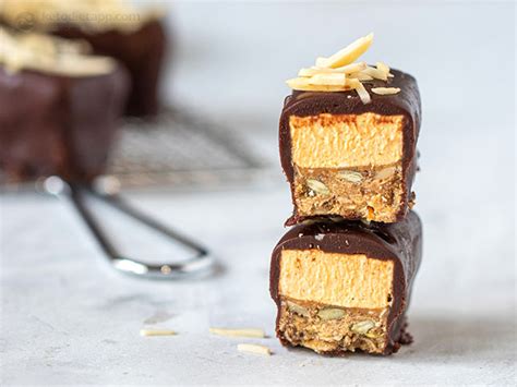 low-carb-pumpkin-cheesecake-chocolate-bars image