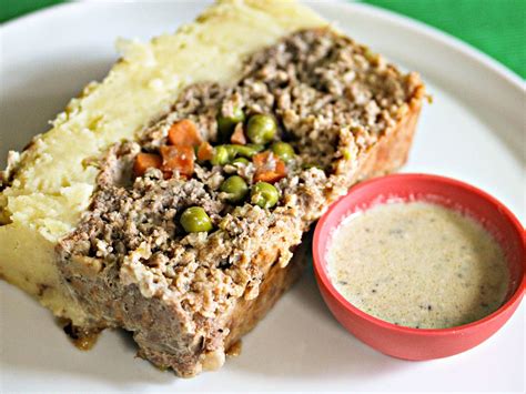 shepherds-pie-meatloaf-with-parmesan-potato-crust image