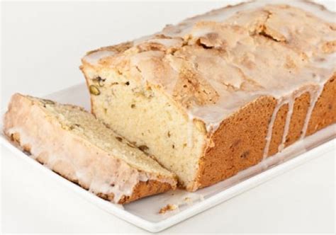 this-irish-cream-poundcake-is-an-irresistible-boozy image