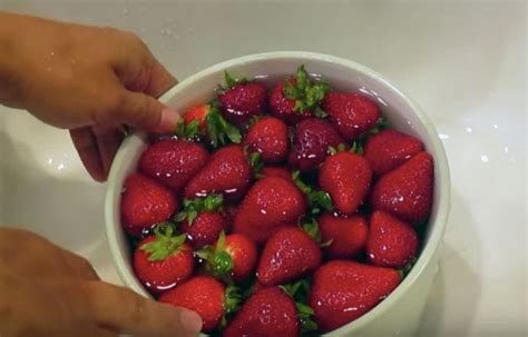 this-is-the-reason-why-you-should-soak-strawberries-in image