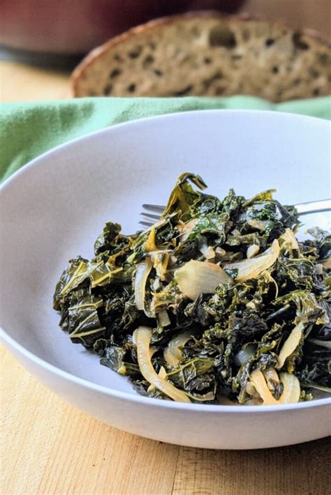 anchovy-and-garlic-braised-kale-walktoeat image