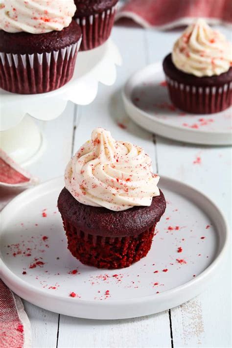 vegan-red-velvet-cupcakes-vegan-huggs image