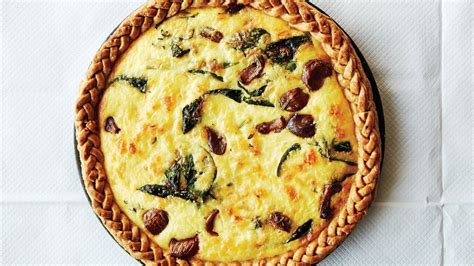 caramelized-garlic-spinach-and-cheddar-tart-epicurious image