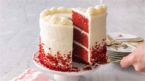 luscious-paula-deen-red-velvet-cake image