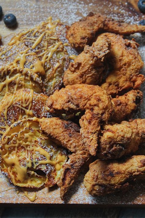 buttermilk-fried-chicken-wings-margaritas-on-the image