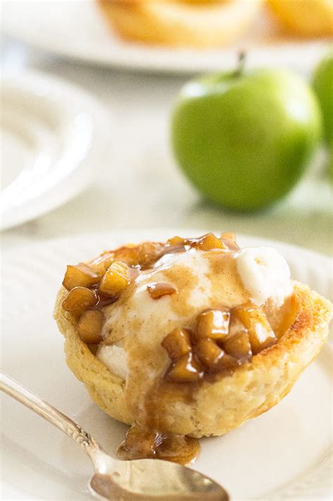caramel-apple-pie-sundae-bakingmischiefcom image