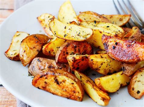 easy-garlic-skillet-potatoes-recipe-cdkitchencom image