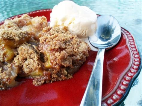 an-easy-fall-peach-pear-crisp-the-wicked-noodle image