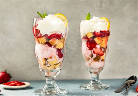 strawberry-shortcake-sundae-no-spoon-necessary image