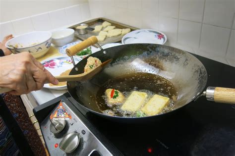 recipe-thai-style-toast-khanom-bung-na-goong-roy image