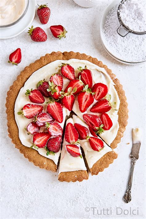 strawberry-cookie-tart-tutti-dolci image