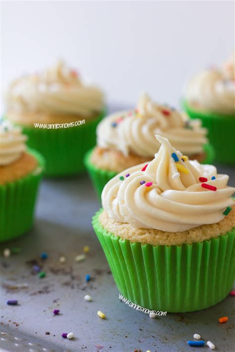 back-to-basics-perfect-vanilla-cupcakes-annies-noms image