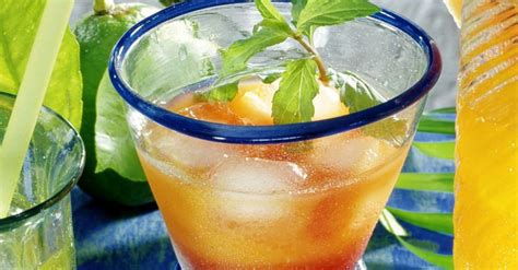 papaya-and-tequila-cocktail-recipe-eat-smarter-usa image