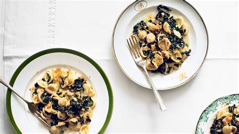 orecchiette-with-kale-and-breadcrumbs-recipe-bon image