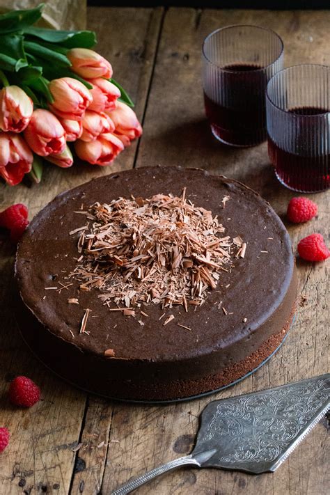 chocolate-cheesecake-w-chocolate-graham-cracker image