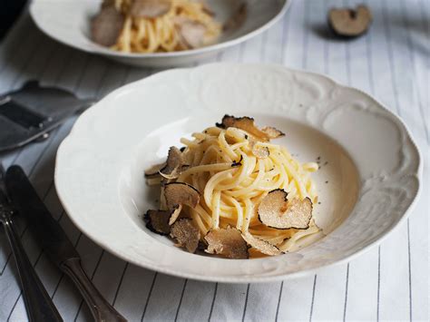 simple-pasta-with-fresh-black-truffle image