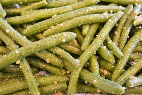 grilled-garlic-green-beans-recipe-sum-of-yum image