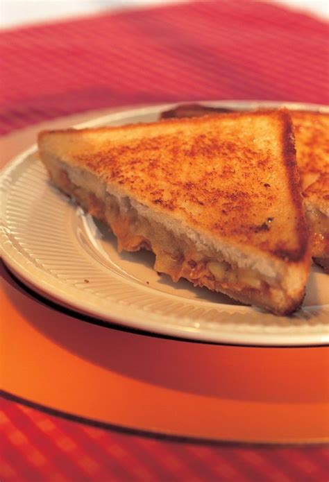 elvis-presleys-fried-peanut-butter-and-banana-sandwich image